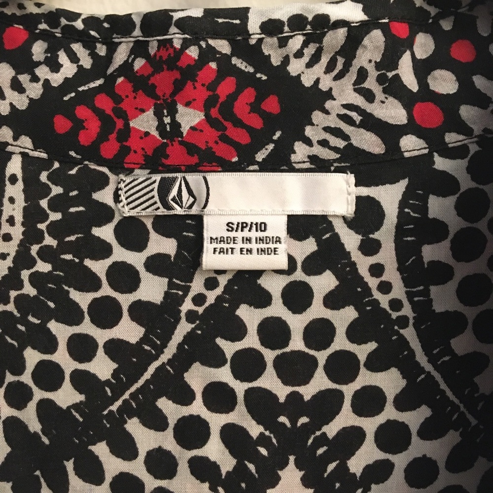 NEW!! Volcom Reversible Top - Picture 3 of 7